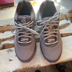 Brooks addiction walker size 10.5 wide